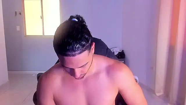 Kris Khalifa69 online show from May 15, 2026, 2:02 pm