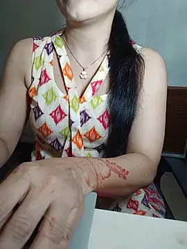 Snapshot of Chanchal--Navya chatting on May 22, 2026, 6:24 pm Chanchal--Navya online show from May 22, 2026, 6:24 pm