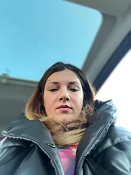 DaisyVibesss online show from February 5, 2025, 8:43 am