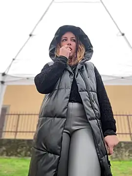 DaisyVibesss online show from February 16, 2025, 2:00 pm