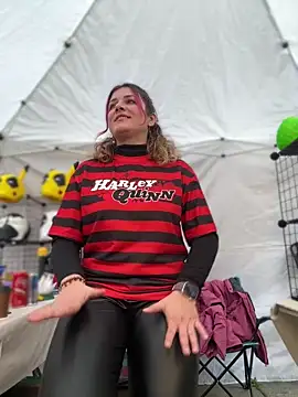 DaisyVibesss online show from February 26, 2025, 8:48 am