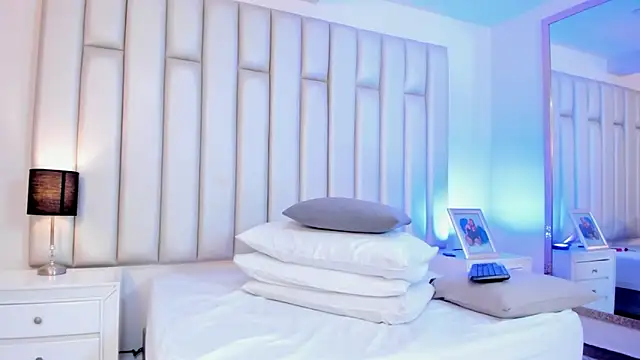 aandreaperez online show from February 7, 2025, 5:40 pm