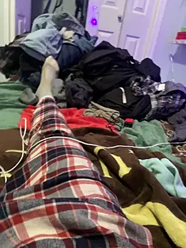 Hugetings online show from April 12, 2026, 6:51 am