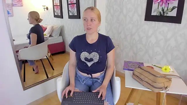 EmilySumer online show from March 7, 2025, 8:33 pm