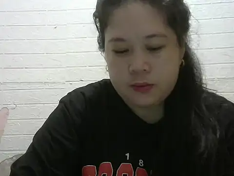 Snapshot of hotsexylyn chatting on September 11, 2025, 8:47 am hotsexylyn online show from September 11, 2025, 8:47 am