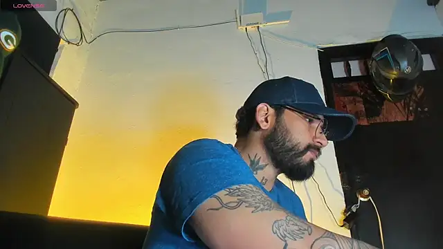 CamiloGray  online show from December 21, 2025, 1:51 pm