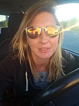 SheIsSomething online show from December 5, 2025, 12:08 am