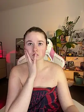 Snapshot of sweetest_pie chatting on March 5, 2026, 10:50 pm sweetest pie online show from March 5, 2026, 10:50 pm