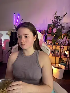 Snapshot of sweetest_pie chatting on March 15, 2026, 4:13 pm sweetest pie online show from March 15, 2026, 4:13 pm