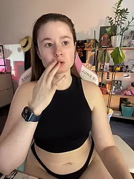Snapshot of sweetest_pie chatting on April 16, 2026, 3:24 pm sweetest pie online show from April 16, 2026, 3:24 pm