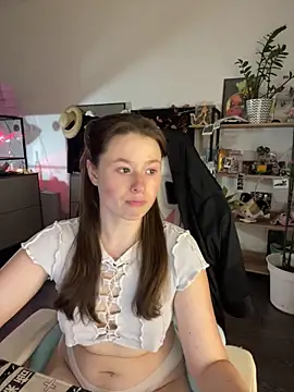 Snapshot of sweetest_pie chatting on June 20, 2026, 9:39 pm sweetest pie online show from June 20, 2026, 9:39 pm
