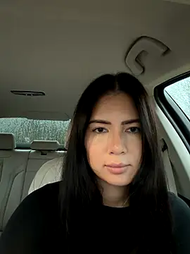 clairewntr online show from November 16, 2025, 3:17 pm