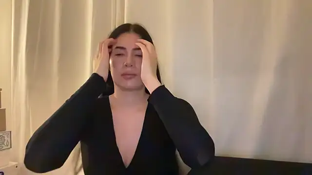 clairewntr online show from February 19, 2026, 8:27 pm