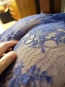 LovlyAnnie online show from December 3, 2025, 5:48 am