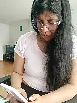 aisha latina online show from November 20, 2025, 3:12 pm