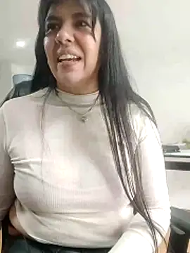 Snapshot of aisha_latina chatting on April 24, 2026, 3:36 pm aisha latina online show from April 24, 2026, 3:36 pm