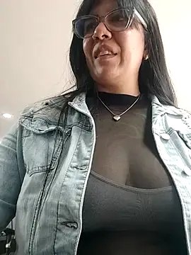 Snapshot of aisha_latina chatting on April 30, 2026, 2:56 pm aisha latina online show from April 30, 2026, 2:56 pm