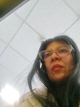 Snapshot of aisha_latina chatting on May 19, 2026, 3:29 pm aisha latina online show from May 19, 2026, 3:29 pm
