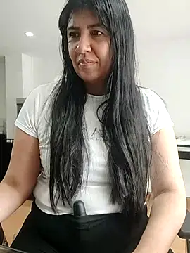 Snapshot of aisha_latina chatting on May 21, 2026, 3:08 pm aisha latina online show from May 21, 2026, 3:08 pm