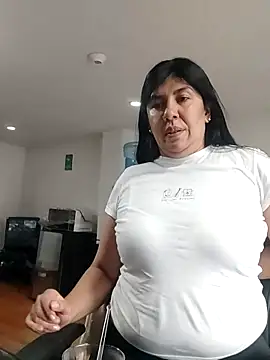 Snapshot of aisha_latina chatting on May 25, 2026, 3:51 pm aisha latina online show from May 25, 2026, 3:51 pm