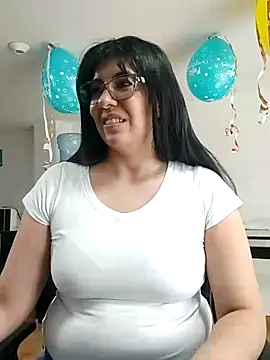 Snapshot of aisha_latina chatting on June 2, 2026, 2:41 pm aisha latina online show from June 2, 2026, 2:41 pm