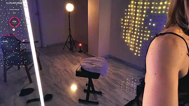 Arielle  03 online show from May 17, 2026, 1:47 am