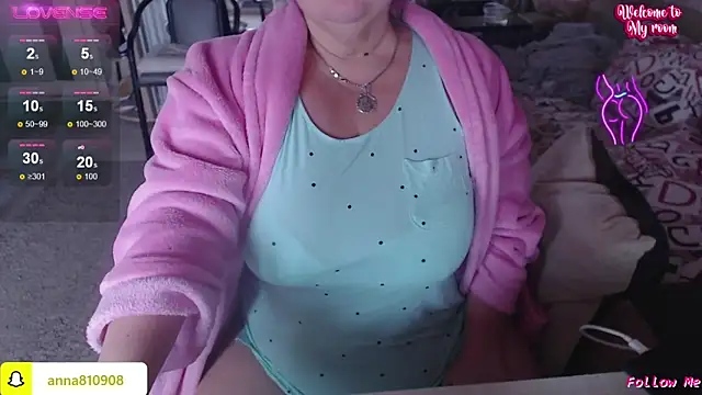 femme fatale1 online show from December 15, 2025, 8:51 am