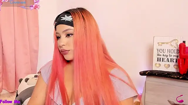 Snapshot of SophieRossi chatting on February 13, 2026, 4:08 am SophieRossi online show from February 13, 2026, 4:08 am