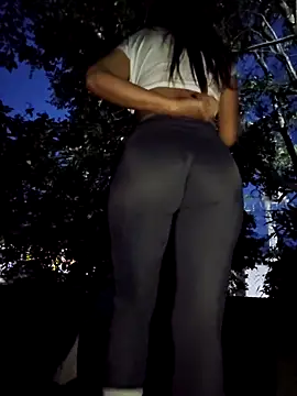 Snapshot of Yuky_ta chatting on March 13, 2025, 11:38 pm Yuky ta online show from March 13, 2025, 11:38 pm