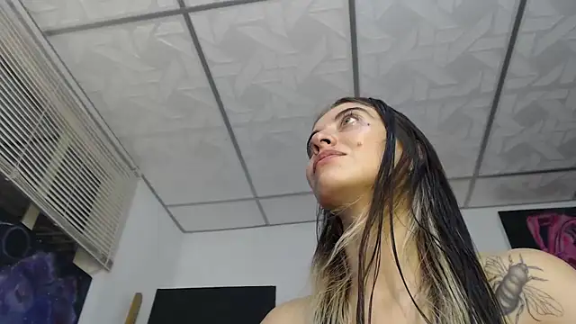 Snapshot of mariecam420 chatting on April 3, 2026, 5:22 pm mariecam420 online show from April 3, 2026, 5:22 pm