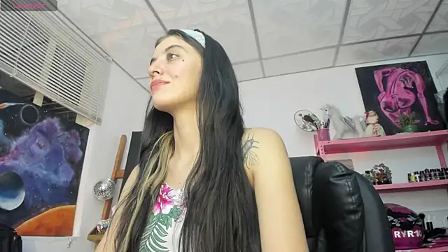 Snapshot of mariecam420 chatting on April 4, 2026, 7:44 pm mariecam420 online show from April 4, 2026, 7:44 pm