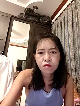 Snapshot of Little_suzy5 chatting on November 3, 2025, 7:15 pm Little suzy5 online show from November 3, 2025, 7:15 pm