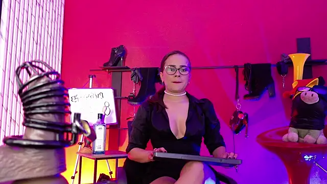 Snapshot of MistressSlut1 chatting on July 6, 2026, 11:29 am MistressSlut1 online show from July 6, 2026, 11:29 am