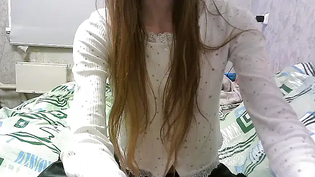 Snapshot of KittyBounty chatting on December 14, 2025, 10:25 pm KittyBounty online show from December 14, 2025, 10:25 pm