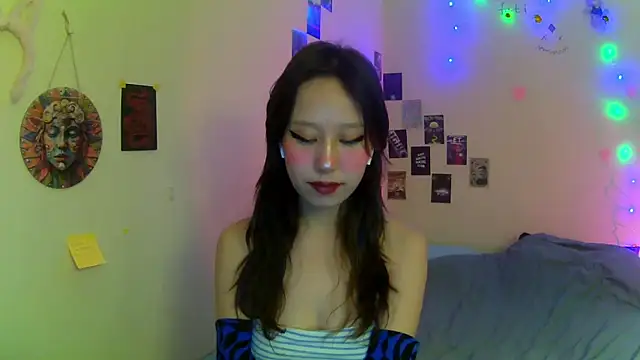 Snapshot of hazelseason chatting on December 15, 2025, 10:47 pm hazelseason online show from December 15, 2025, 10:47 pm