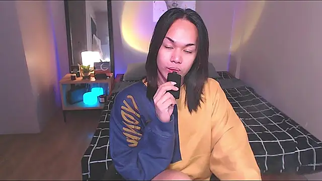 Snapshot of Ur_temptress_sam chatting on December 10, 2024, 3:01 pm Ur temptress sam online show from December 10, 2024, 3:01 pm