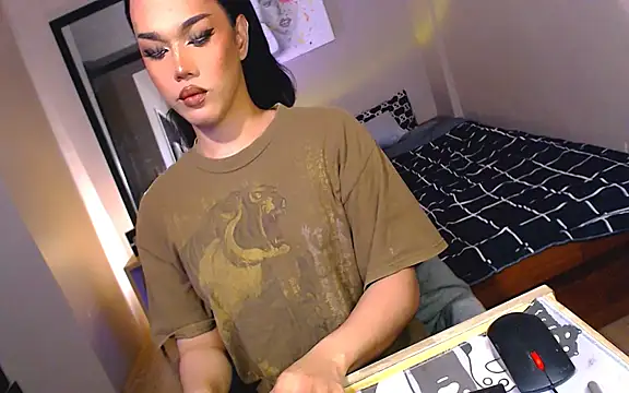 Snapshot of Ur_temptress_sam chatting on March 5, 2025, 6:23 pm Ur temptress sam online show from March 5, 2025, 6:23 pm