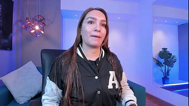 miataylorr1 online show from November 1, 2025, 12:07 pm