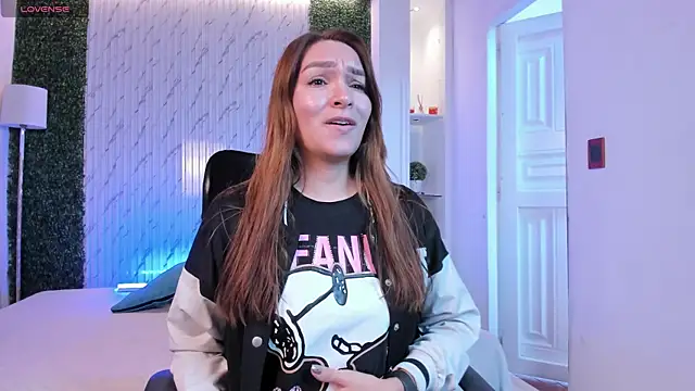 miataylorr1 online show from December 5, 2025, 11:41 am