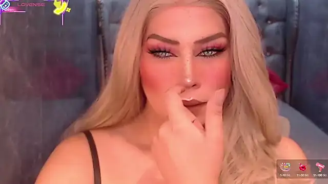 Snapshot of QUEEN_GIAMOORE69 chatting on September 23, 2025, 7:28 pm QUEEN GIAMOORE69 online show from September 23, 2025, 7:28 pm