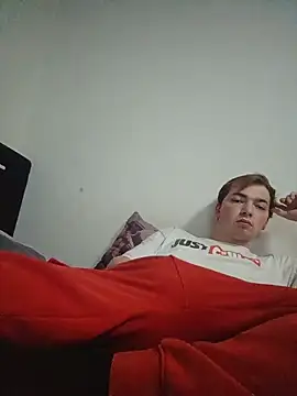 Snapshot of BigJuicy18cm chatting on December 15, 2025, 10:47 pm BigJuicy18cm online show from December 15, 2025, 10:47 pm