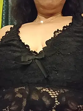 Snapshot of Susannemilf chatting on October 5, 2025, 1:20 pm Susannemilf online show from October 5, 2025, 1:20 pm