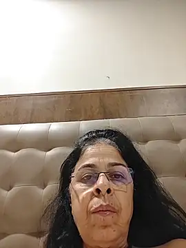 Snapshot of Susannemilf chatting on October 8, 2025, 1:25 am Susannemilf online show from October 8, 2025, 1:25 am