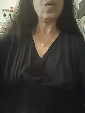 Susannemilf online show from May 9, 2026, 8:19 am