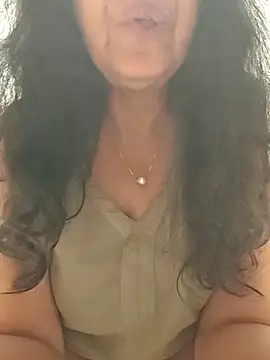 Susannemilf online show from May 15, 2026, 3:46 am