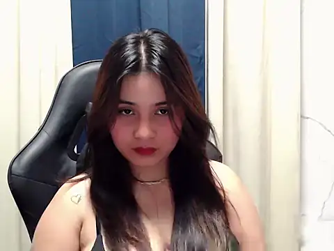 Snapshot of _Bellatrixy_ chatting on April 12, 2026, 2:44 pm Bellatrixy online show from April 12, 2026, 2:44 pm