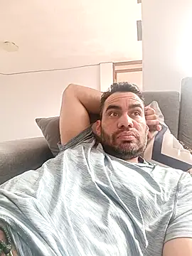 javiermarval83 online show from February 19, 2026, 4:03 pm