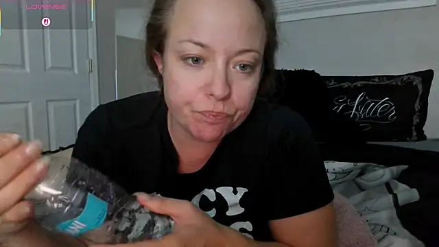 julimonroe online show from November 6, 2025, 2:45 am