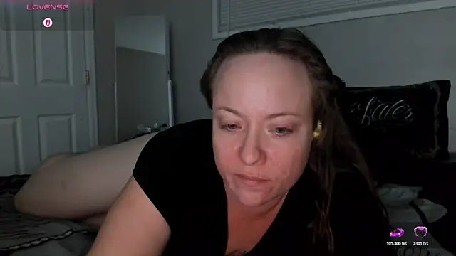 julimonroe online show from November 28, 2025, 2:03 am