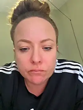 julimonroe online show from March 22, 2026, 10:24 pm